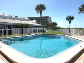 1205 Tarpon Center Dr in Venice, FL - Foto de edificio - Building Photo