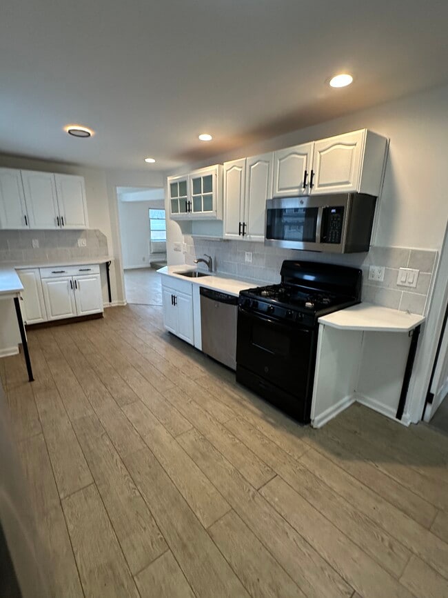 94 Carlton Ave, Unit 2BRwithBONUSROOM