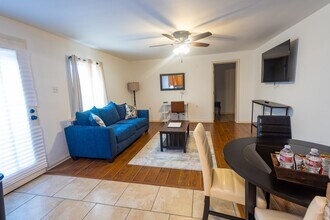 3026 Napoleon Ave in New Orleans, LA - Foto de edificio - Building Photo
