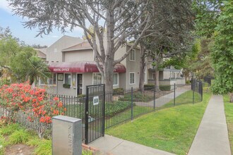 Windsor Garden Apartments in Fremont, CA - Foto de edificio - Building Photo