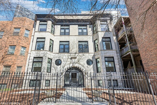 5333 N Kenmore Ave in Chicago, IL - Foto de edificio - Building Photo