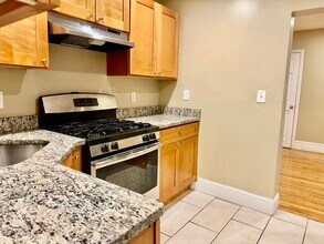 328 Saint Paul St, Unit 3 in Brookline, MA - Building Photo - Building Photo