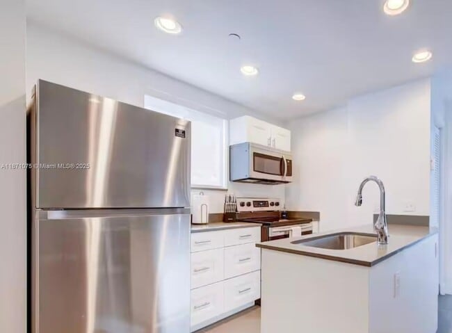 541 NW 33rd St, Unit 1 in Miami, FL - Building Photo - Building Photo