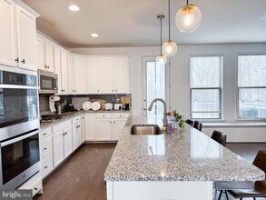 42462 Dogwood Glen Square in Sterling, VA - Building Photo - Building Photo