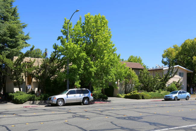 Casa de Sonoma in Santa Rosa, CA - Building Photo - Building Photo