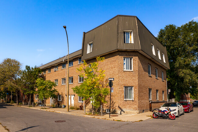 1051-1079 Cartier Rue in Montréal, QC - Building Photo - Primary Photo