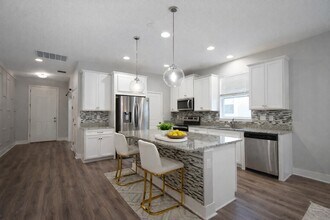 11545 Cedar Valley Dr in Riverview, FL - Building Photo - Building Photo