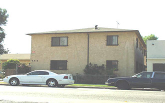 454 E South St in Long Beach, CA - Building Photo