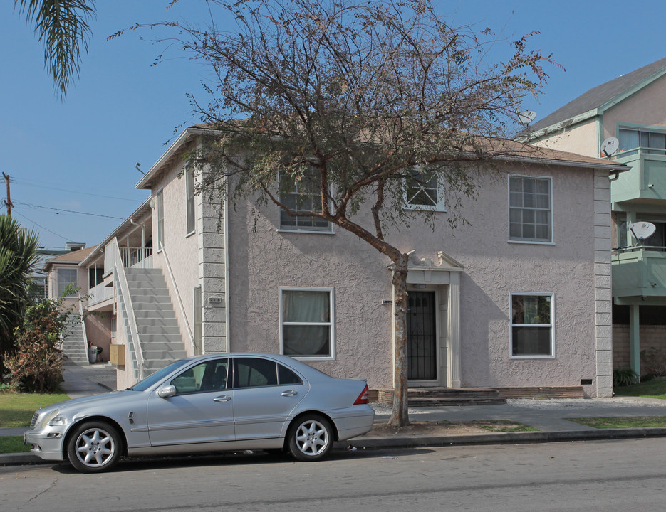 2219-2221 Pine Ave in Long Beach, CA - Building Photo