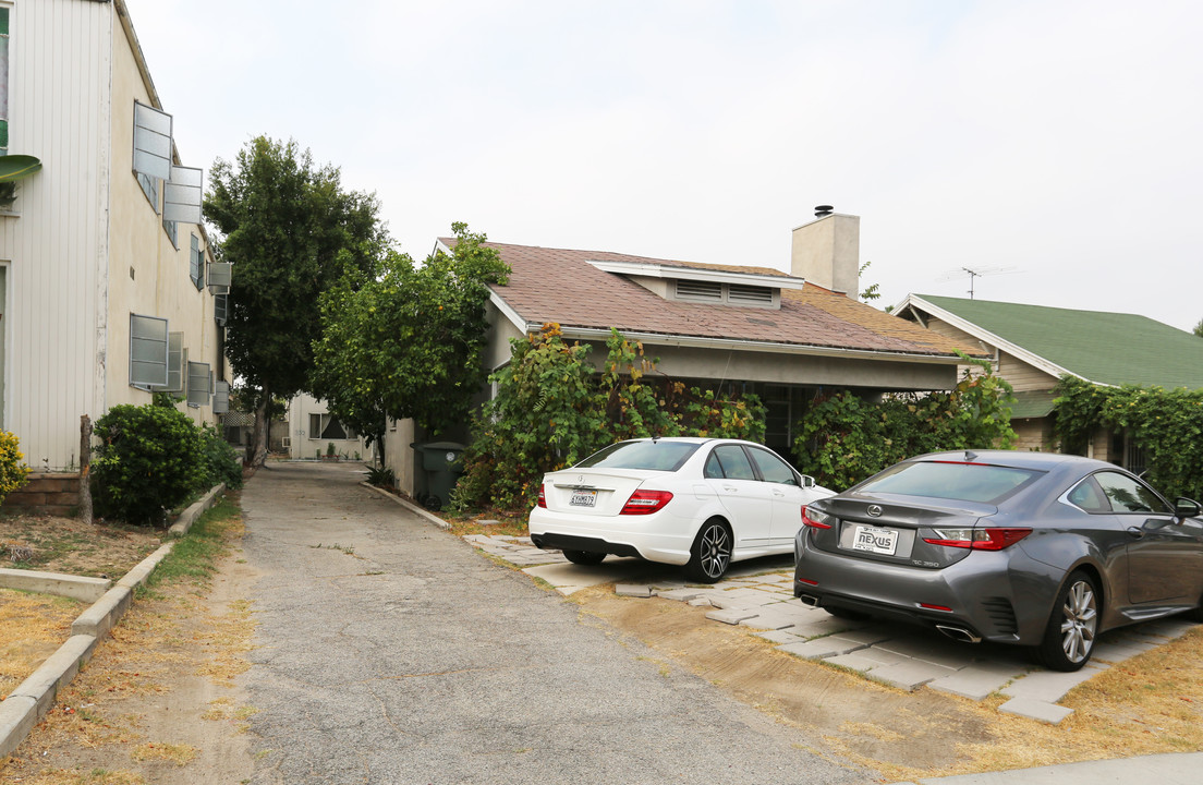 352 W Milford St in Glendale, CA - Building Photo