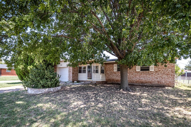 property at 4802 SE Avalon Ave