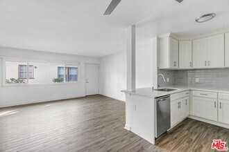 1323 11th St in Santa Monica, CA - Foto de edificio - Building Photo