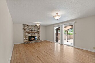 2041 Hybiscus St in Medford, OR - Building Photo - Building Photo