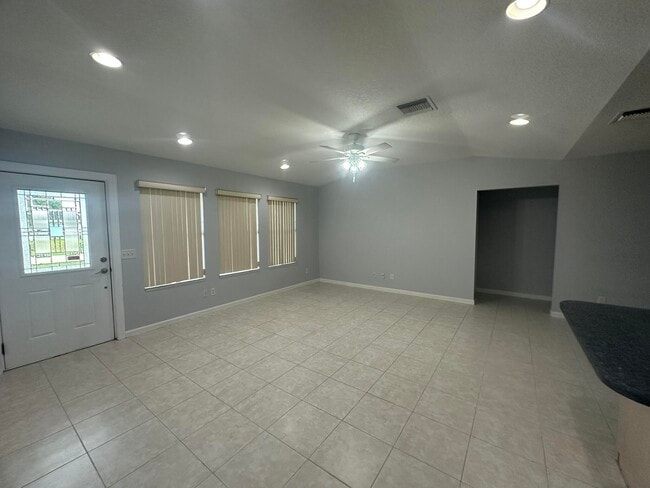 1896 SW Cameo Blvd in Port St. Lucie, FL - Foto de edificio - Building Photo