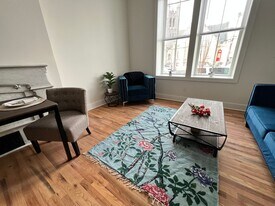 106 E Broad St in Burlington, NJ - Building Photo