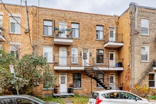 160 Lafleur Rue in Verdun, QC - Building Photo
