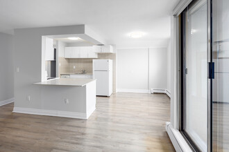 Wellington Place in Hamilton, ON - Building Photo - Interior Photo