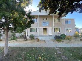 11402 Washington Pl in Los Angeles, CA - Building Photo