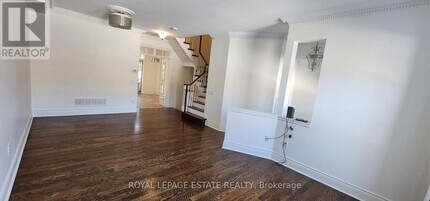 8038 Yonge St in Markham, ON - Building Photo - Building Photo