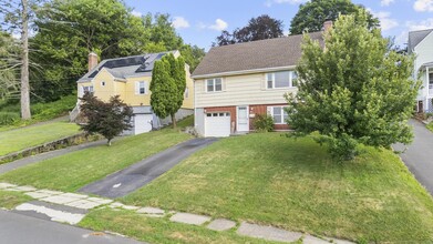 84 Commonwealth Ave in New Britain, CT - Building Photo - Building Photo
