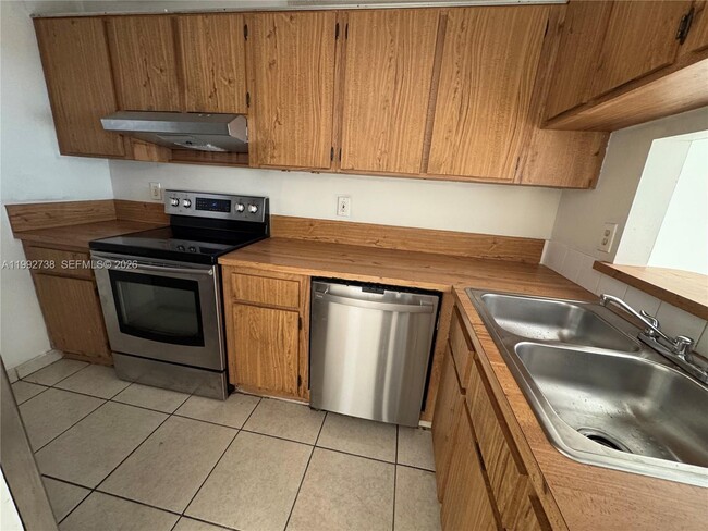 property at 1024 Twin Lakes Dr