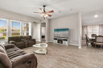 8521 Norias Wheel in San Antonio, TX - Building Photo - Building Photo