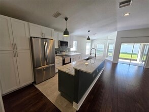 730 Straw Lake Dr in Brandon, FL - Building Photo - Building Photo