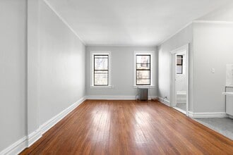 821 Bergen Ave in Jersey City, NJ - Foto de edificio - Building Photo