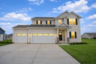 2009 Savannah Dr in Grafton, WI - Building Photo