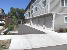 8049 - ( P ) in Portland, OR - Building Photo