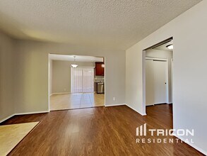 7827 Charmette Way in Sacramento, CA - Building Photo - Building Photo