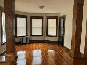 448 Dickinson St in Springfield, MA - Building Photo - Building Photo