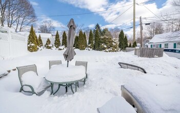 14 Public St, Unit Upstairs Unit in Manchester, NH - Foto de edificio - Building Photo