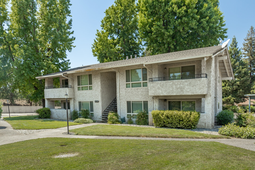 Joshua Tree Apartments in Chico, CA - Foto de edificio