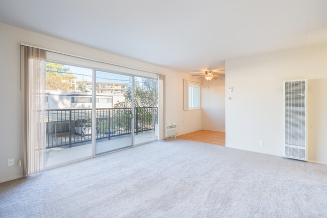 Diablo Pointe Apartments in Walnut Creek, CA - Building Photo - Interior Photo