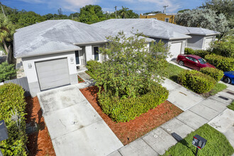 739 NW 2nd Ave in Fort Lauderdale, FL - Building Photo - Building Photo