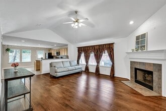 198 W Misty Dawn Dr in Conroe, TX - Building Photo - Building Photo