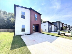 991 Reading RR Ln in Bentonville, AR - Building Photo - Building Photo