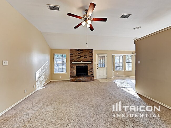 1112 Brittany Dr in Denton, TX - Building Photo - Building Photo
