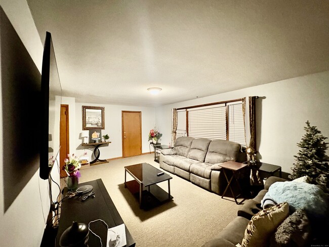 26 Upton St in New Britain, CT - Building Photo - Building Photo
