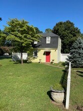 121 Lafayette Rd, Unit A in Yorktown, VA - Foto de edificio - Building Photo