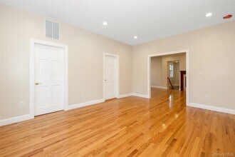 16 Grand Blvd in Scarsdale, NY - Building Photo - Building Photo