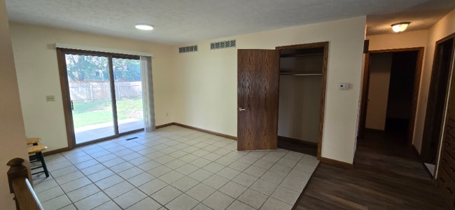 409 Oak Park Dr in McPherson, KS - Building Photo - Building Photo