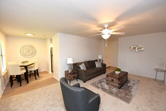 The Halston Apartments in Lake Charles, LA - Building Photo - Building Photo