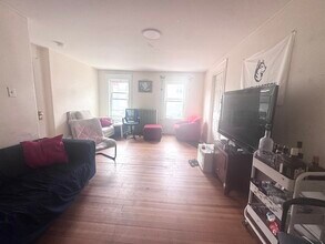 81 Boylston St, Unit 3 in Brookline, MA - Foto de edificio - Building Photo