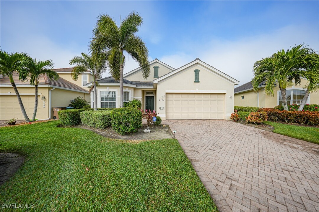 2454 Blackburn Cir in Cape Coral, FL - Building Photo