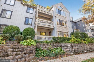 910 Windbrooke Dr in Gaithersburg, MD - Building Photo - Building Photo