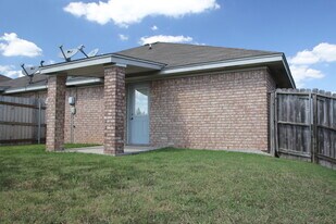 5006 John David Dr in Killeen, TX - Building Photo