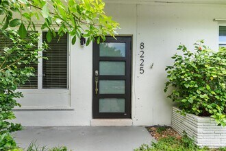 8225 SW 117th Terrace in Miami, FL - Building Photo - Building Photo