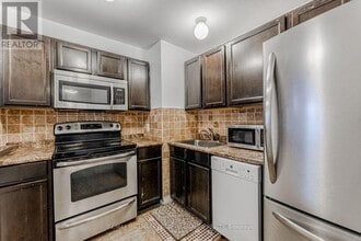 30 Jessica Dr in Barrie, ON - Building Photo - Building Photo